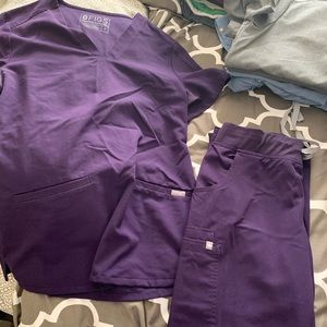 FIGS 2 Pocket Scrub Top & Cargo Pants